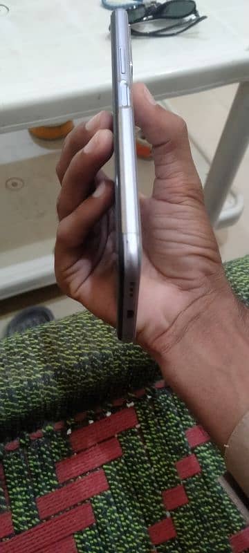 Vivo Y20 memory 4/64 condition 9/10 with box charger 1