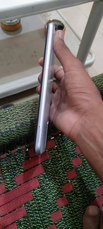 Vivo Y20 memory 4/64 condition 9/10 with box charger 5