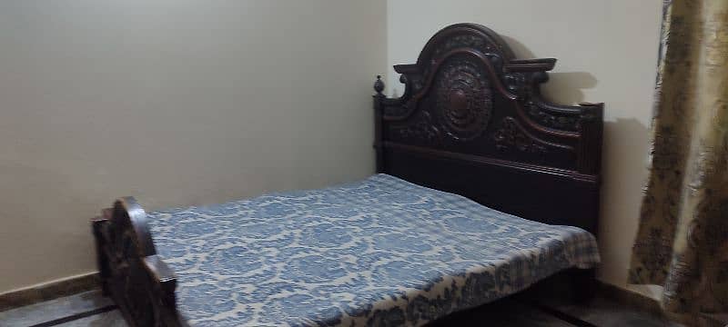 BED SET WITH DRESSER AND SIDE TABLES 6