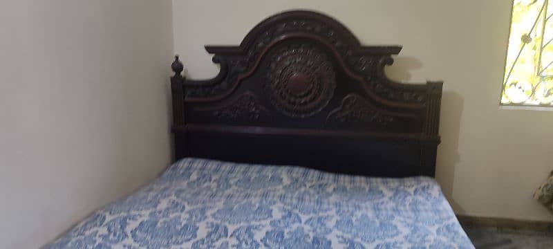 BED SET WITH DRESSER AND SIDE TABLES 9