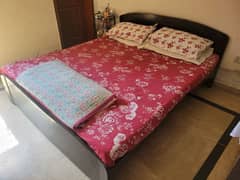 Queen size double bed with mattress