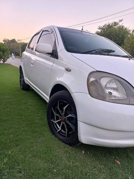 Toyota Vitz 2000 2