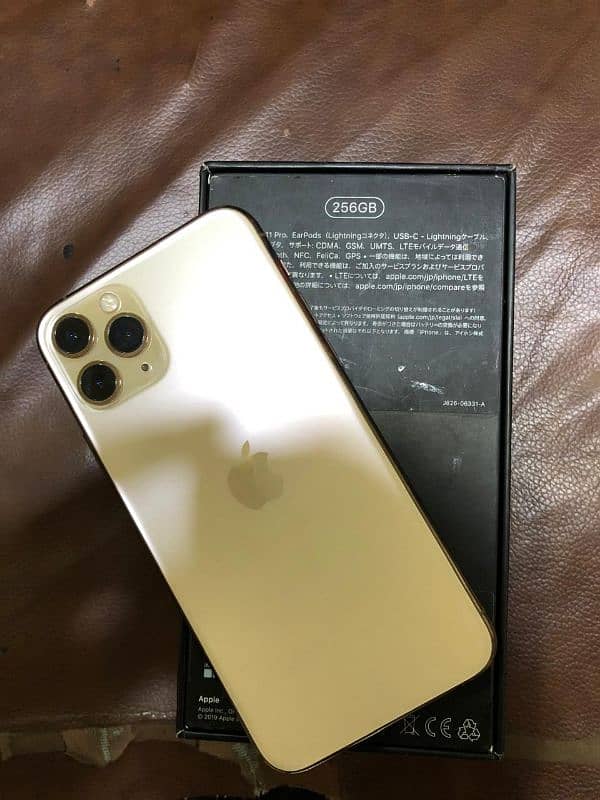 iPhone 11 pro 256 GB 10/10 contact only on WhatsApp 5