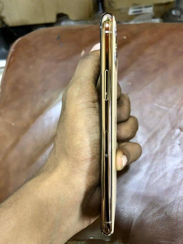 iPhone 11 pro 256 GB 10/10 contact only on WhatsApp 8