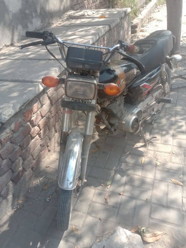 125 cc bilkul Janvan bike ha injjan bilkul pack ha 2