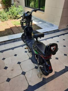 EV scooter