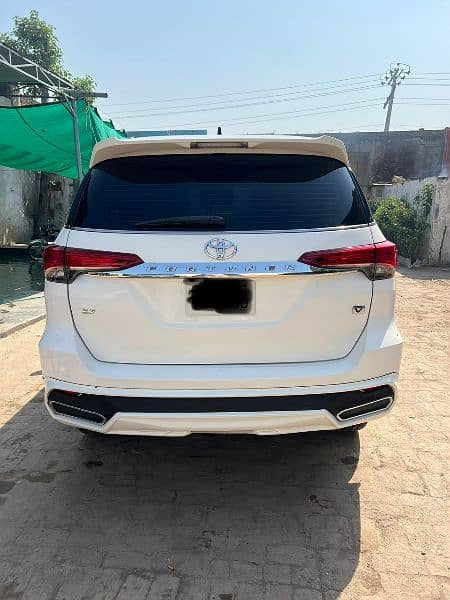 Toyota Fortuner V 2021 1