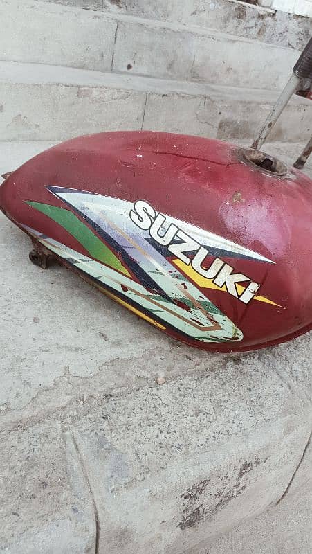 suzuki gs 150 fuel tank 0