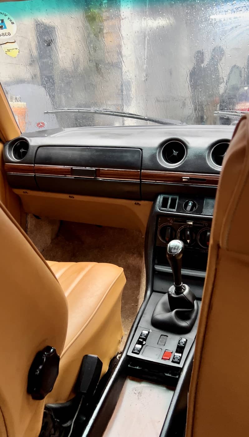 Mercedes Benz W123 Coupe 11