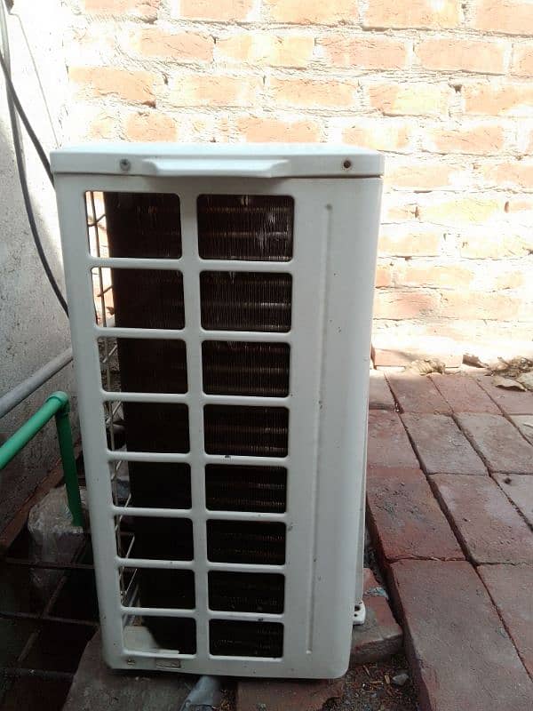 Gree AC 1.5 Ton 100% original All ok urgent sale 4