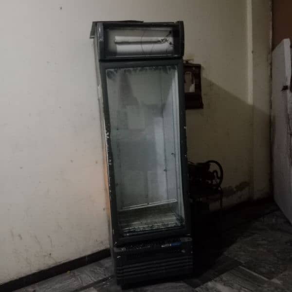 nurpur. chiller for sale condition 10 / 10 compressor original 2