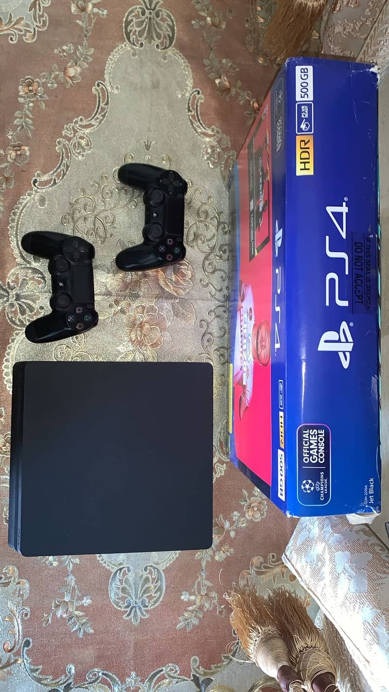 PS4 Slim 1TB 1