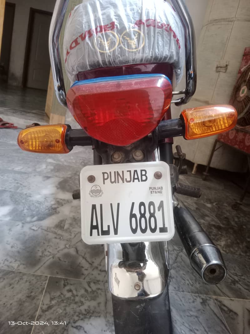 Honda CD 70 2022 model just like new in lush condition 2