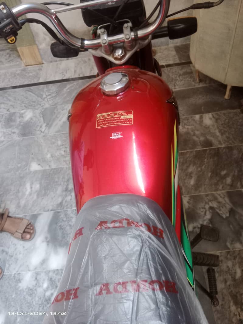 Honda CD 70 2022 model just like new in lush condition 6