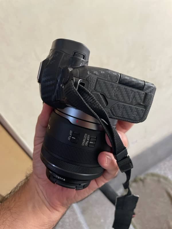 Eos R like new (body) 1