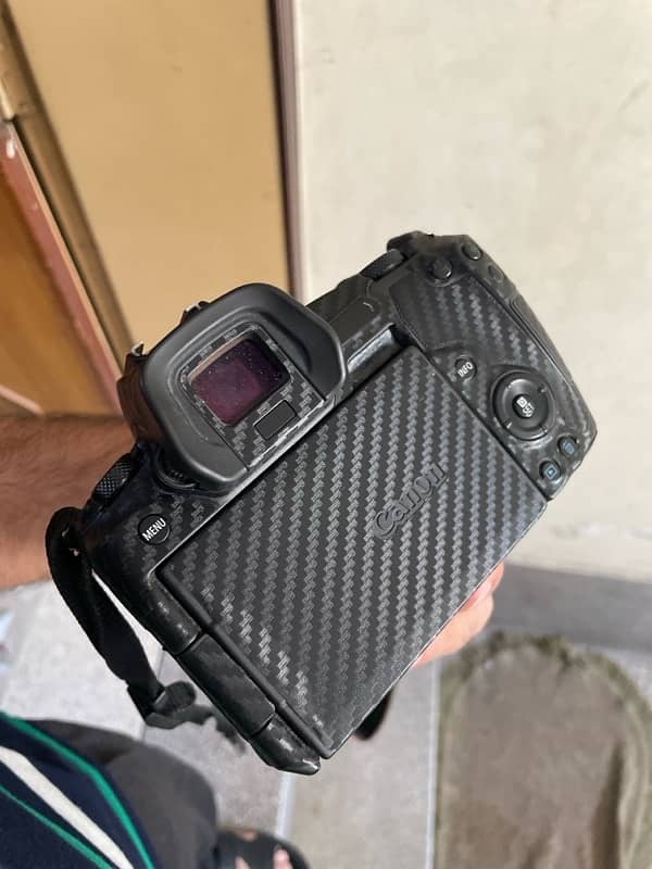 Eos R like new (body) 2