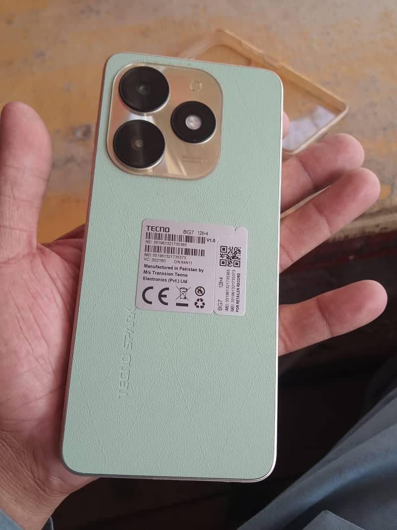 Tecno spark 20c 4+4 128 duba  by 10 condition 9 mah warnte Baki hy 0