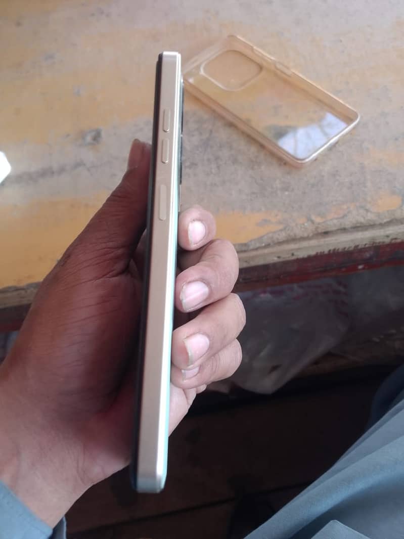 Tecno spark 20c 4+4 128 duba  by 10 condition 9 mah warnte Baki hy 1