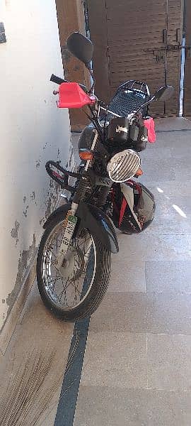 Yamaha YBz 125 black color first owner name for sale 4