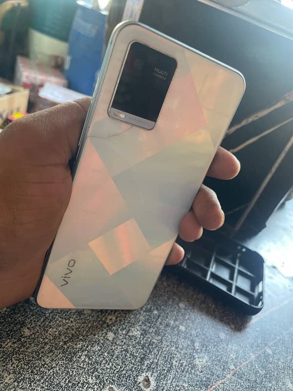 vivo y21  box and charger available 2