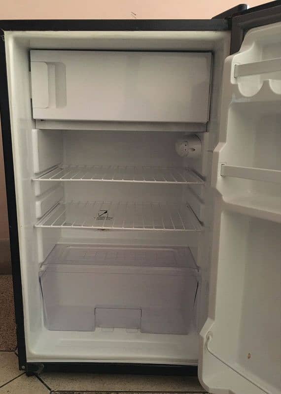 dawalance room fridge 1