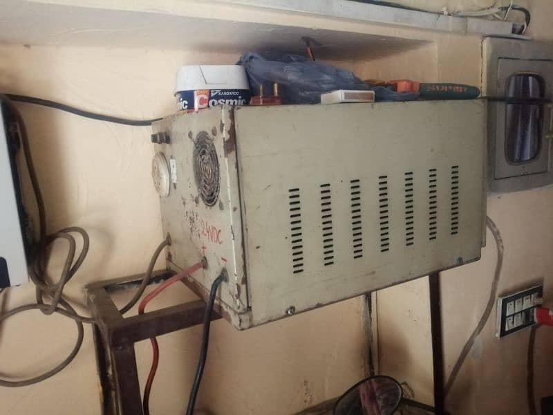 Want to sell 1000watt UPS and simtek Mppt solar charge controller. 0