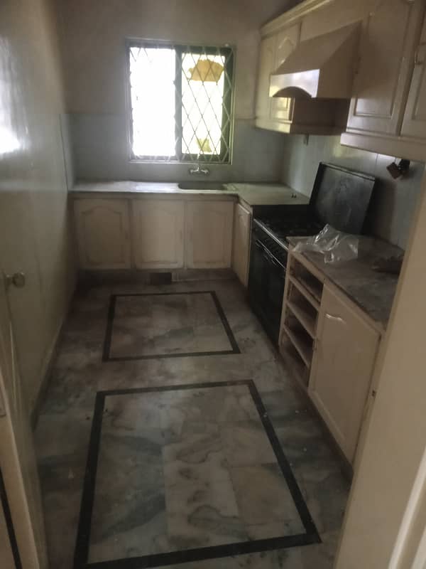 Ground portion for rent in E 11/2 2