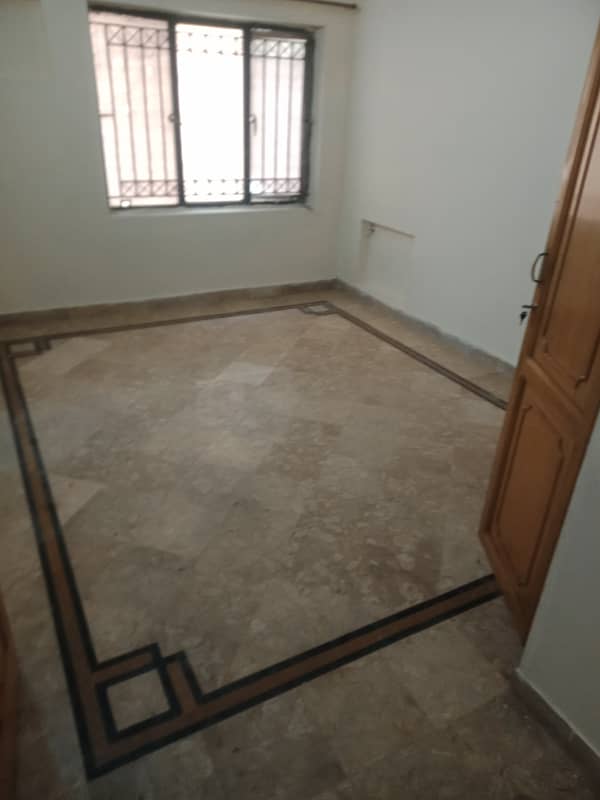 Ground portion for rent in E 11/2 3