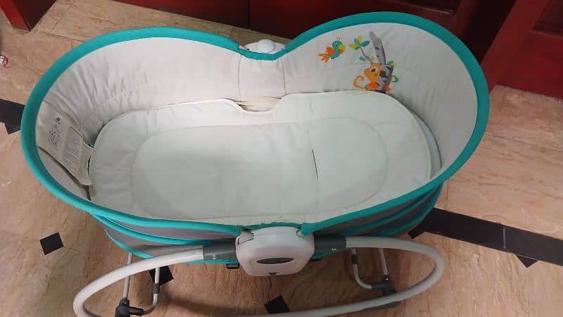 Mastela 5 in 1 Rocker, Bouncer Chair with Removable Bassinet. 2