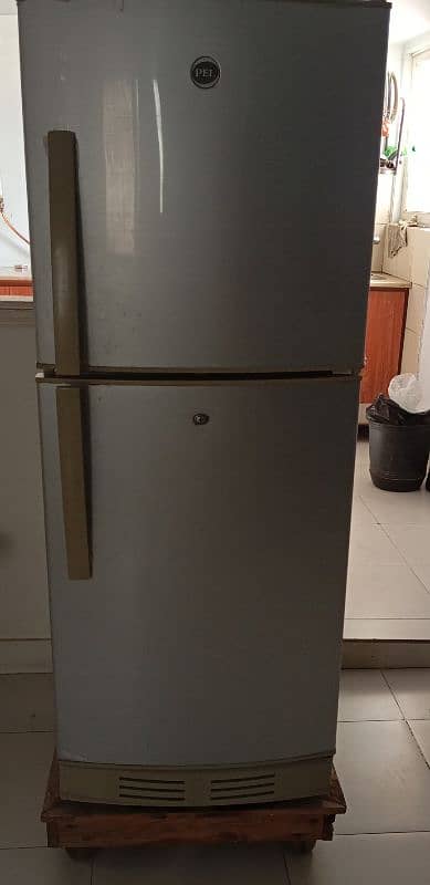 pel medium size refrigerator. 2