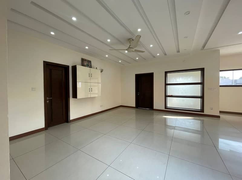 1 Kanal 5 Bedroom House Is Available For Sale At A Very Prime Location Of Oversease A Block, Bahria Town Lahore 16