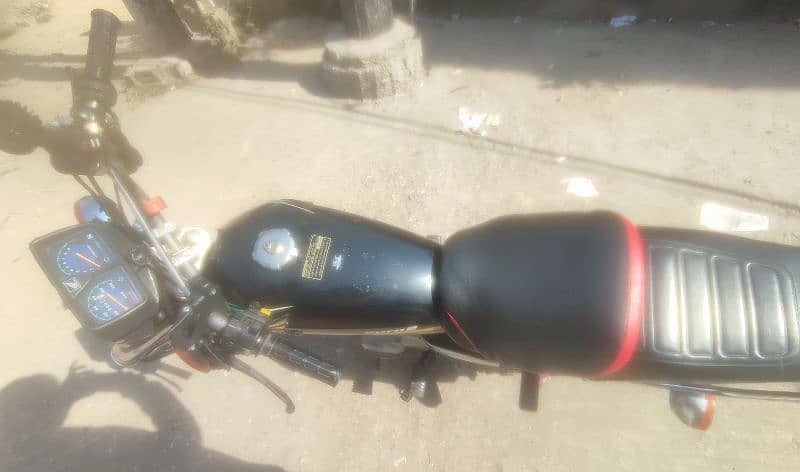 honda cg125 2014 model very good condition with good price. 0