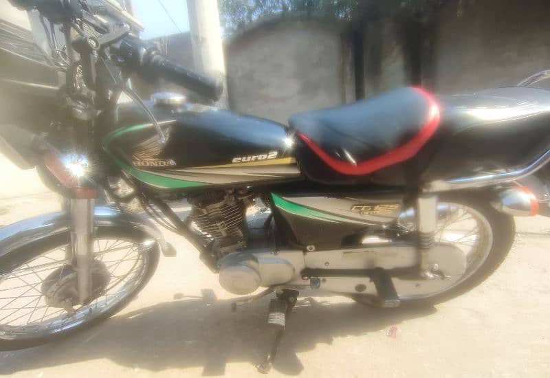 honda cg125 2014 model very good condition with good price. 5