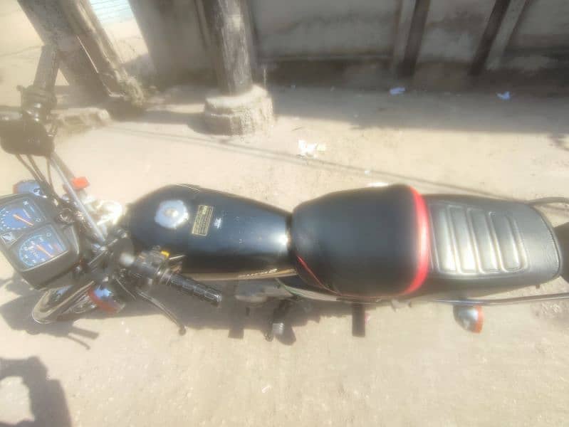 honda cg125 2014 model very good condition with good price. 6