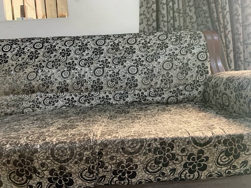 Sofa set including one 3 seater and 2 individual ones. cover included. 7