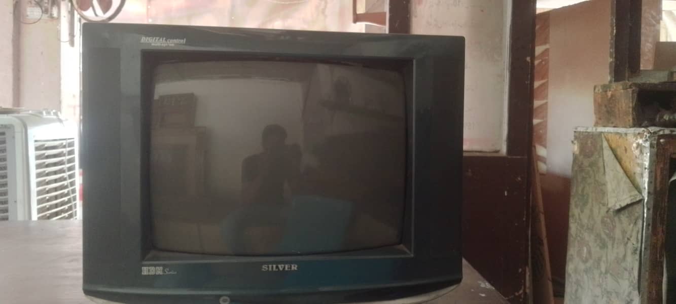 CRT moniter Colour TV 0