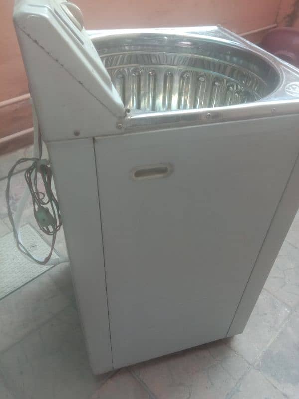 universal brand washing machine for sale. 1