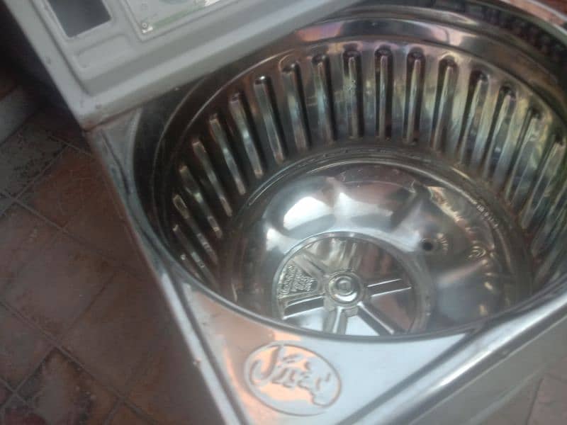 universal brand washing machine for sale. 2