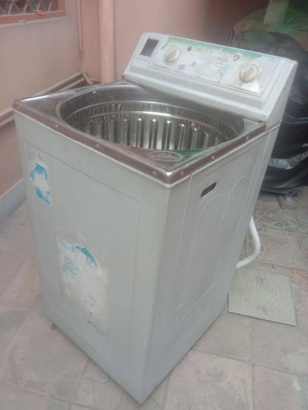 universal brand washing machine for sale. 5