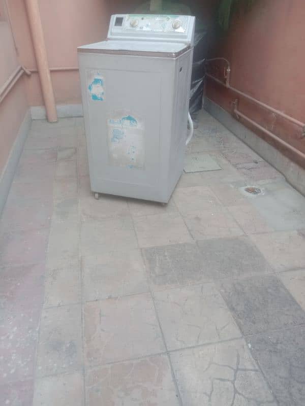 universal brand washing machine for sale. 6