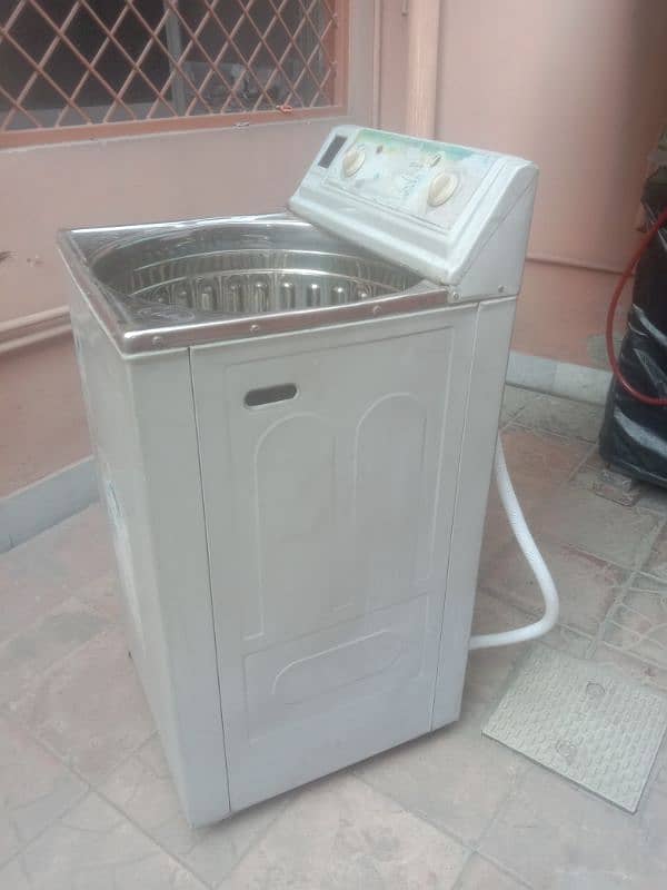 universal brand washing machine for sale. 8