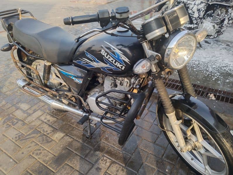 Suzuki GS 150 karachi johar 1