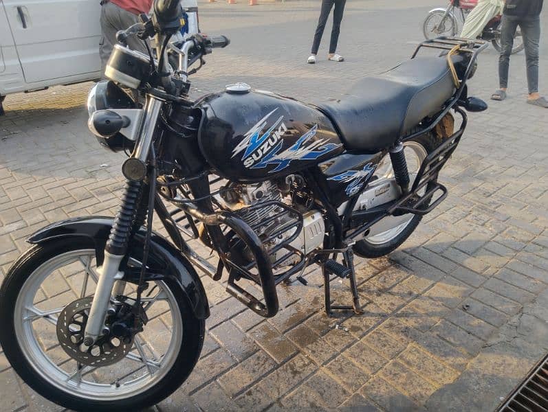 Suzuki GS 150 karachi johar 2