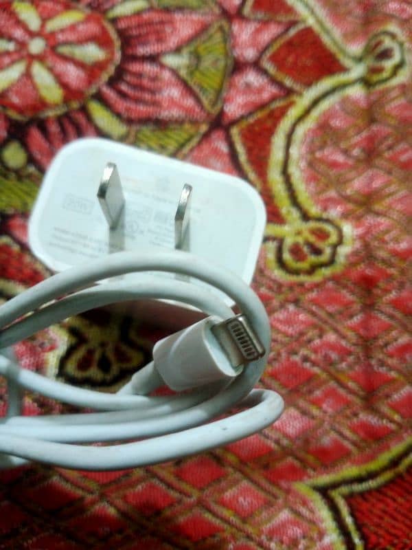 I phone charger( 20. w.  )with oreganl cabel 1