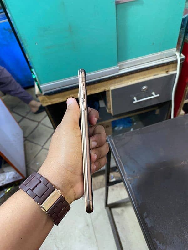 Iphone XS Max Pta Approved With Box 1