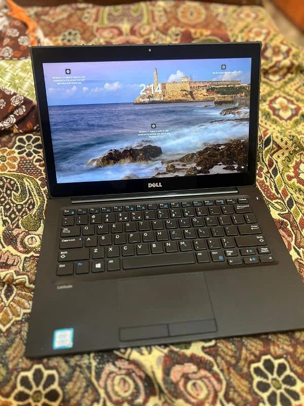 DELL Laptop i5 7generation Touch screen Ram 8gb 256gbSSD 10/10 no open 1