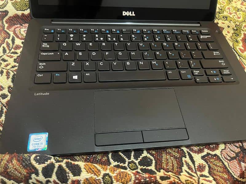 DELL Laptop i5 7generation Touch screen Ram 8gb 256gbSSD 10/10 no open 8