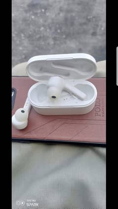 A. O. A. I am selling earpods only 3days use.