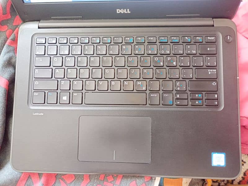 Dell Latitude 3380 Core i3 6th genration 4gb 240 ssd 4