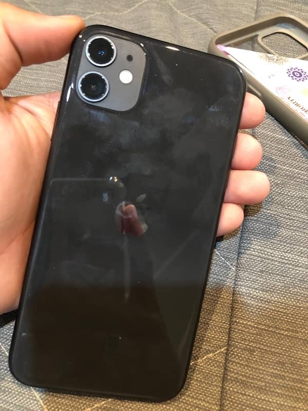 iphone 11 in genuine condition 5